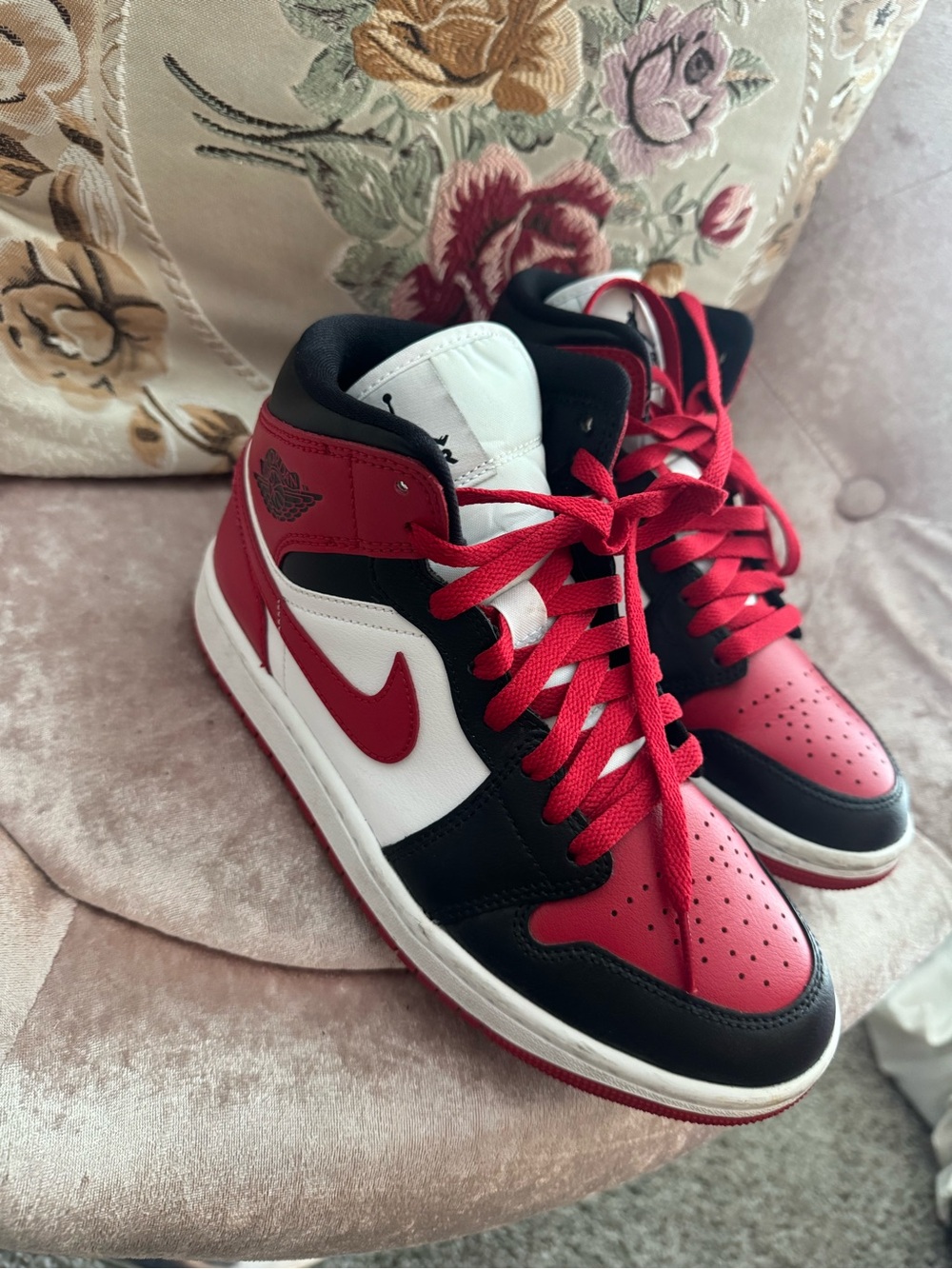 Nike Air Jordan 1 Mid - Red, Black, White